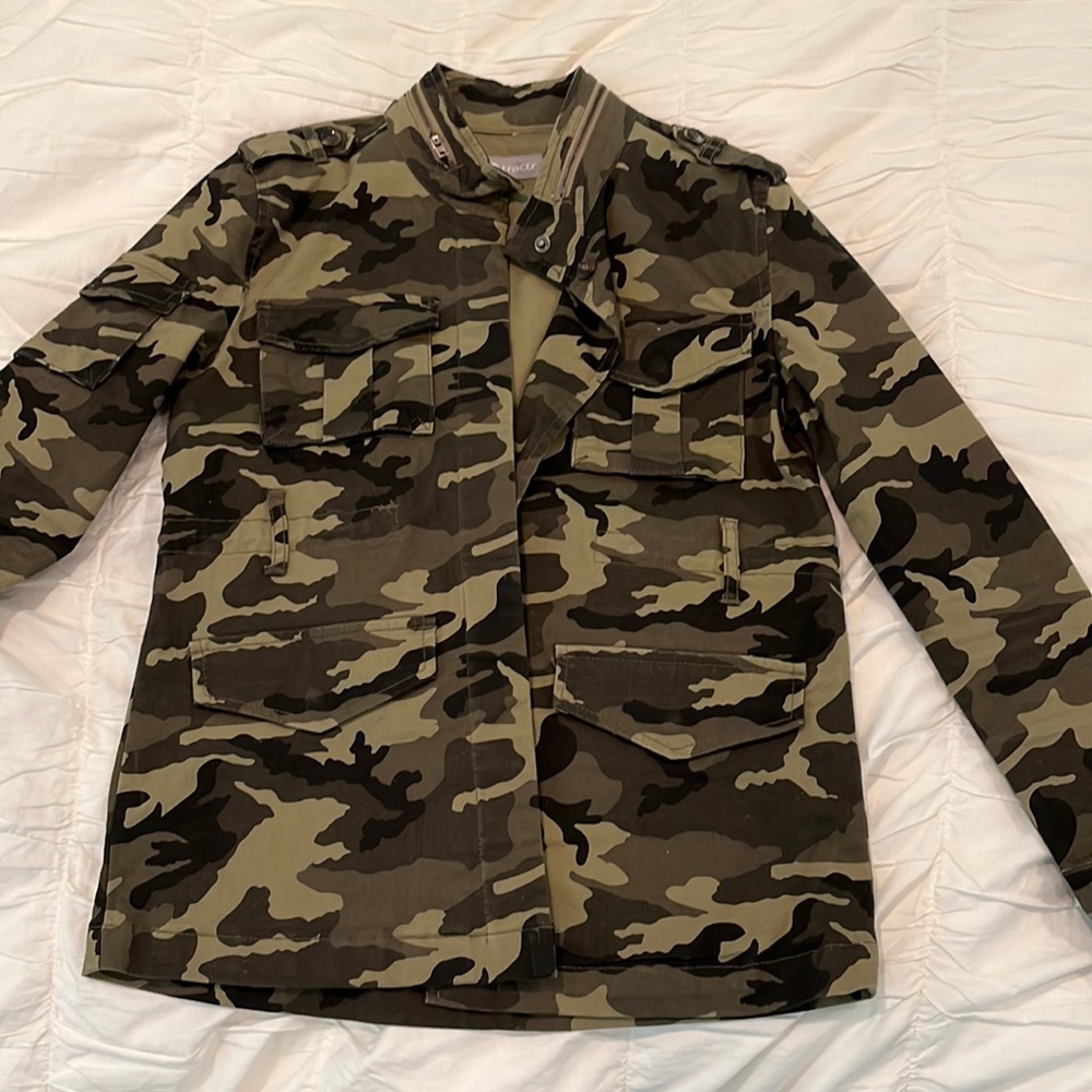 Kids camo jacket size Xl